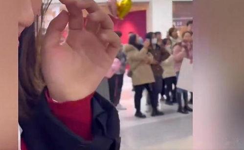 女生突然发吃瓜,揭秘背后惊人真相! 第3张 女生突然发吃瓜,揭秘背后惊人真相! 第3张