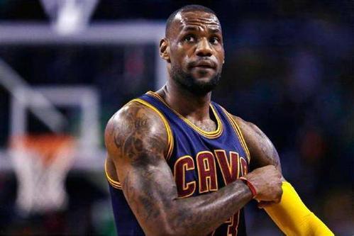 詹姆斯球员吃瓜,揭秘篮球巨星背后的趣味生活 第3张 詹姆斯球员吃瓜,揭秘篮球巨星背后的趣味生活 第3张