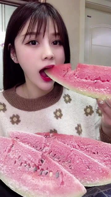 冻姐吃瓜,揭秘娱乐圈那些不为人知的幕后故事  第1张