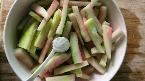 吃瓜还要扔瓜皮,环保责任重——扔瓜皮也要讲究方法  第2张