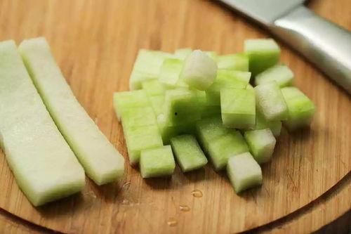 吃瓜还要扔瓜皮,环保责任重——扔瓜皮也要讲究方法  第3张