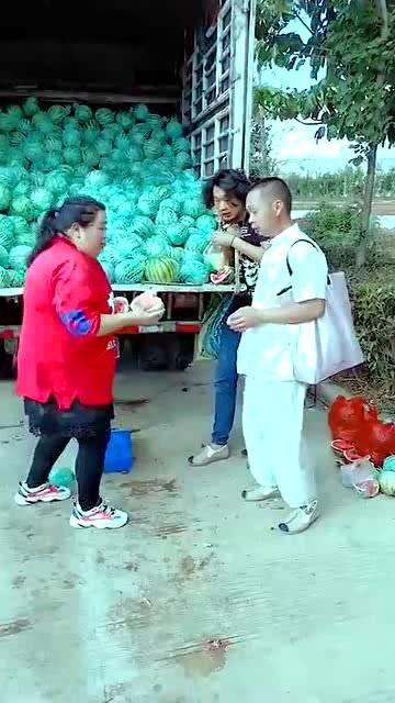 徒手掰瓜吃,挑战极限的趣味食趣体验  第2张