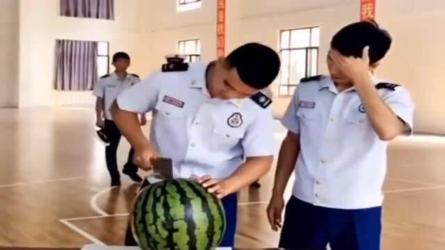 徒手掰瓜吃,挑战极限的趣味食趣体验  第3张