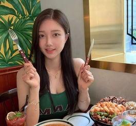 丽水小姐姐吃瓜,丽水小姐姐的瓜田奇遇记