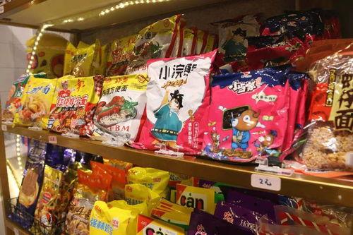吃瓜同学零食店,品味甜蜜，畅享休闲时光
